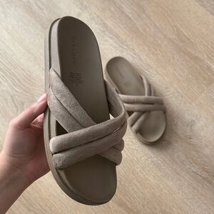 Old Navy Women's Beige Slide Sandals